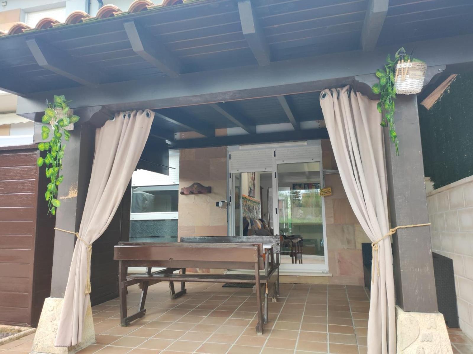 Bajo Con Jardin, Patio, Cenador Y Barbacoa. Apartment *