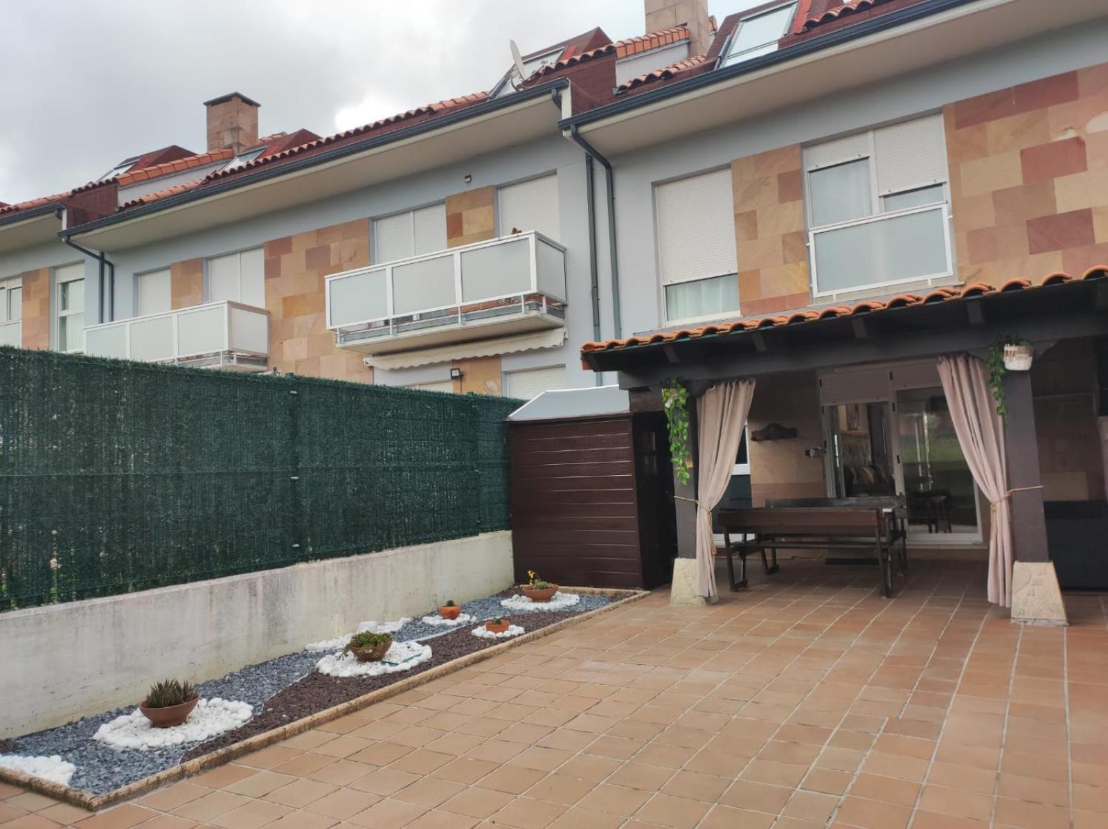 Bajo Con Jardin, Patio, Cenador Y Barbacoa. *